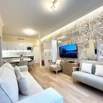 Apartment 4* - 85 Sqm - Grenelle - 8P