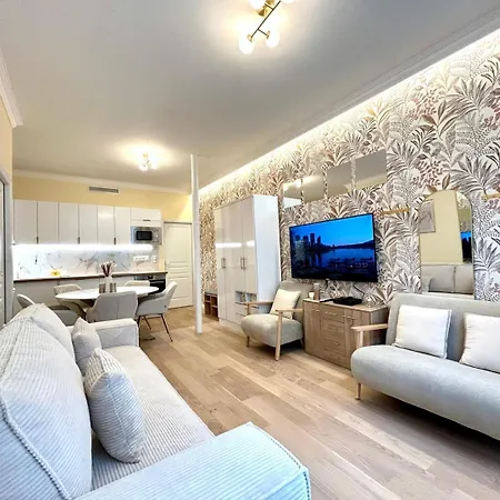 4* - 85 Sqm - Grenelle - 8p Paris