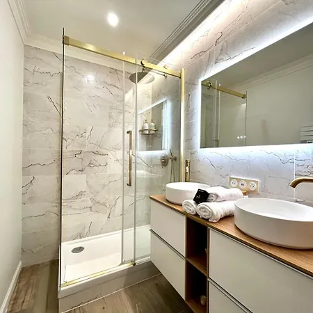 4* - 85 Sqm - Grenelle - 8p Parigi